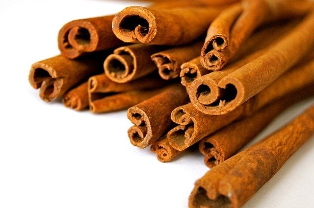 The image shows cinnamon sticks.