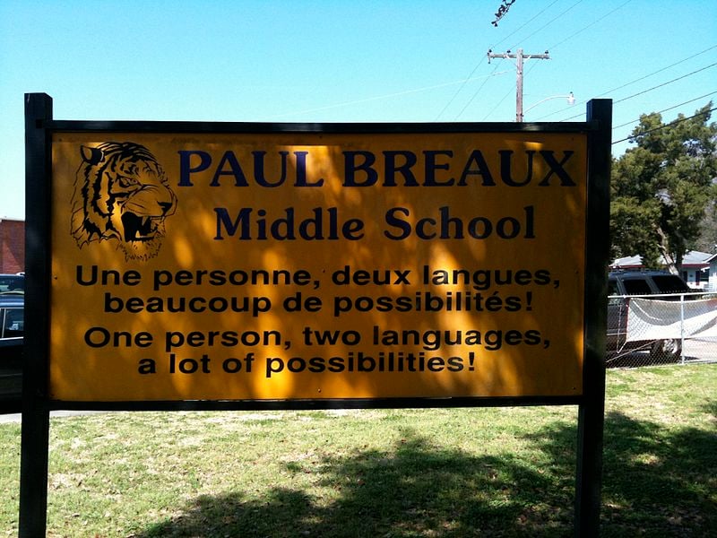 This is a bilingual school sign.