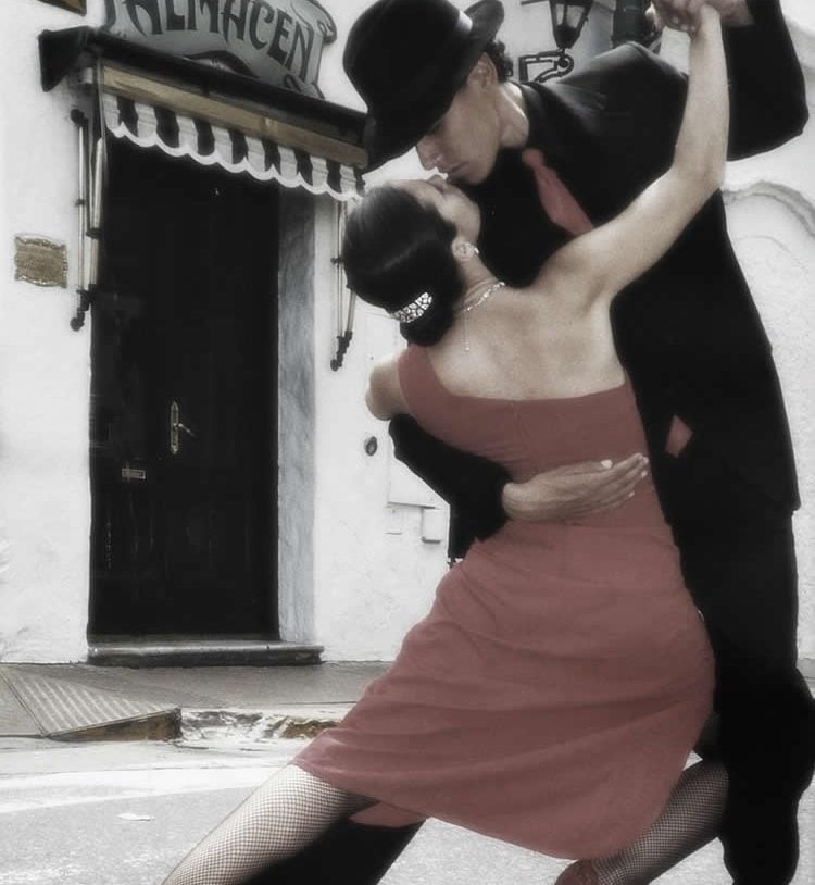 This image shows a couple dancing the tango.