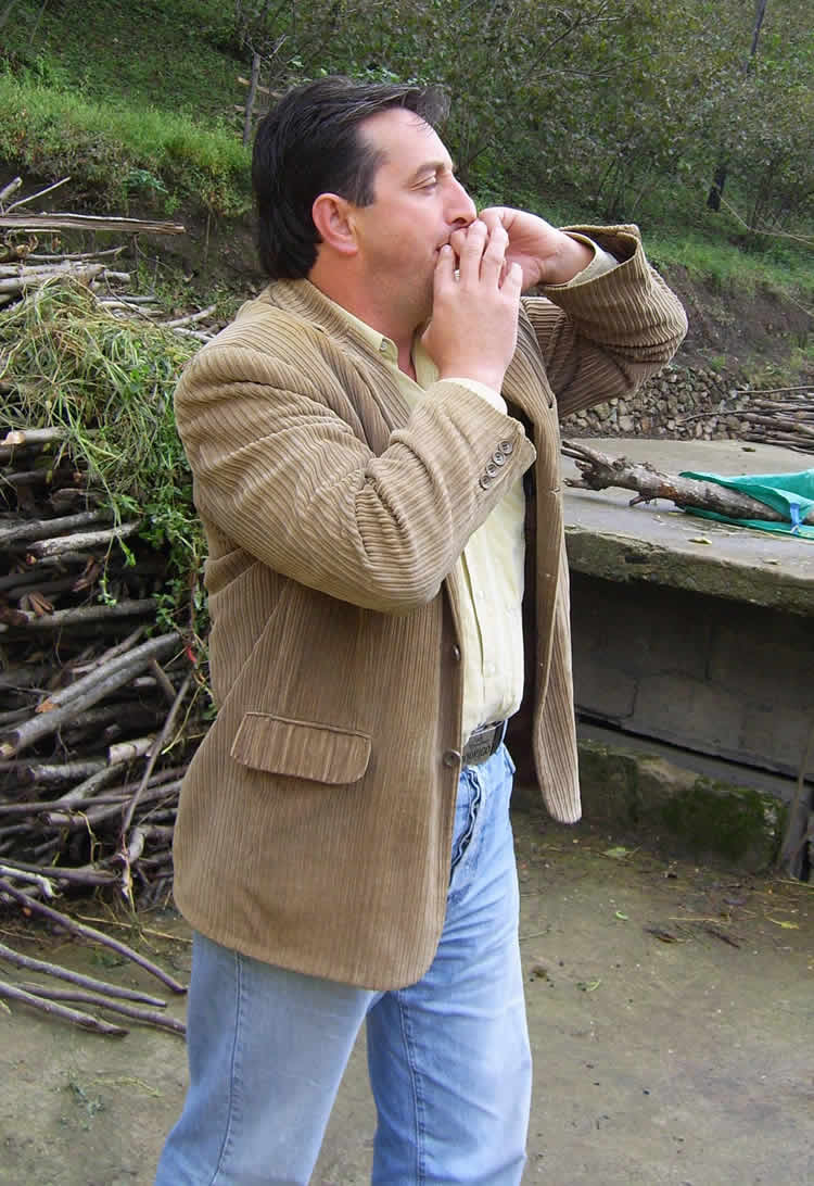 This picture shows a person whistling in the Turkish style.