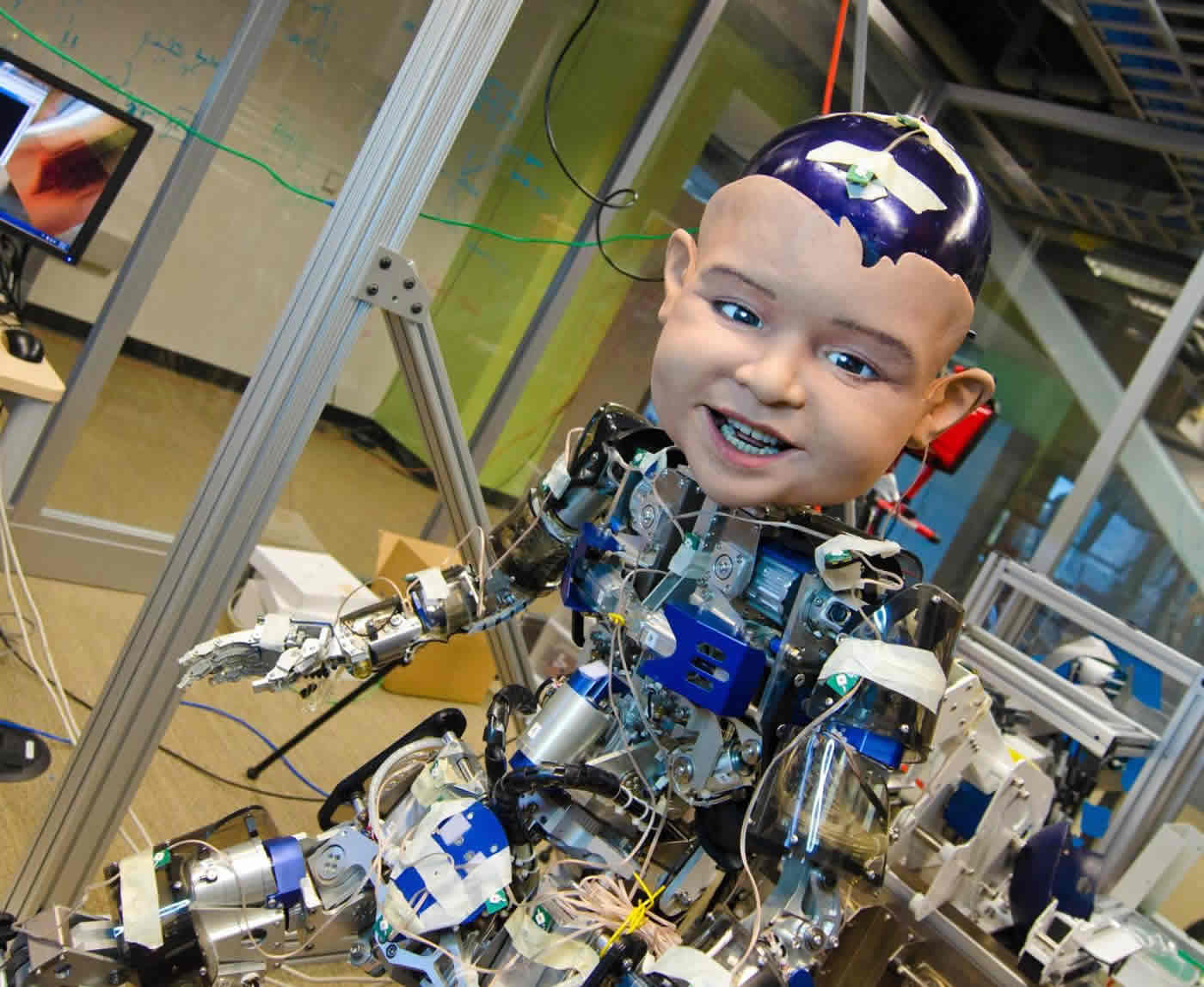 Robotic Toddler Helps Researchers Confirm Babies Their Smiles to Make Mom in Return - Neuroscience News