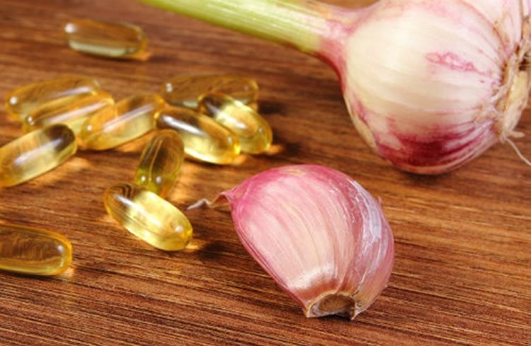 Image shows garlic cloves.