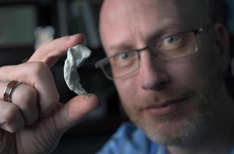 Photo of the researcher an a printed 3D model of his hippocampus.