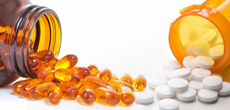 Image shows fish oil pills and aspirin.