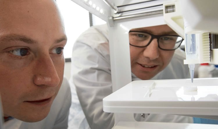 the researchers printing the 3D cornea