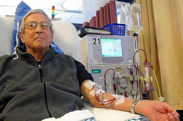 an olderman undergoing dialysis