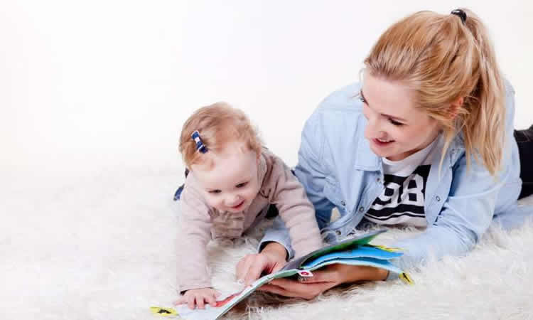 mom and child reading