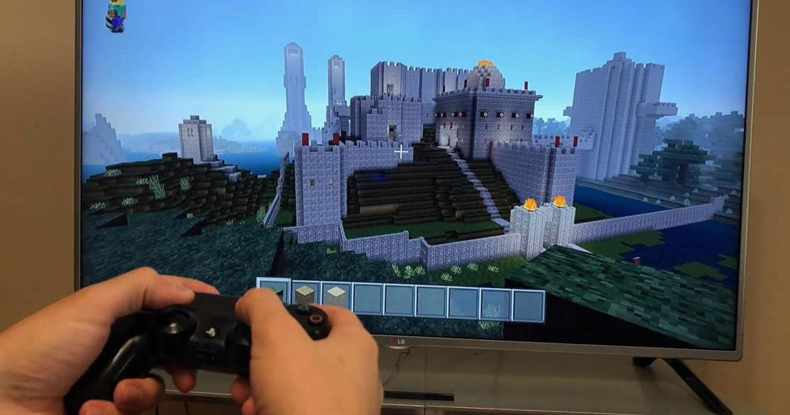 This shows a person playing minecraft