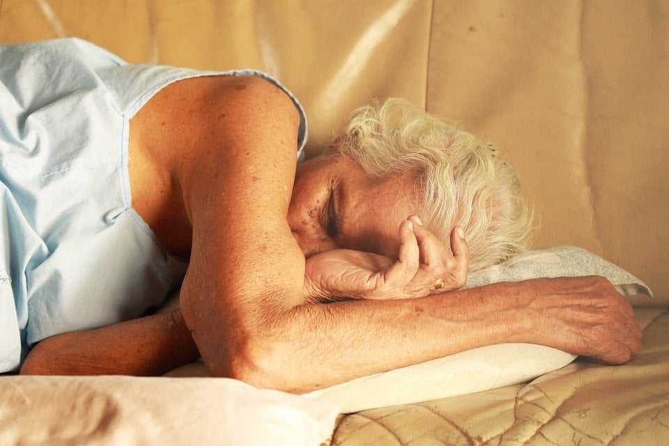 This shows an old woman sleeping