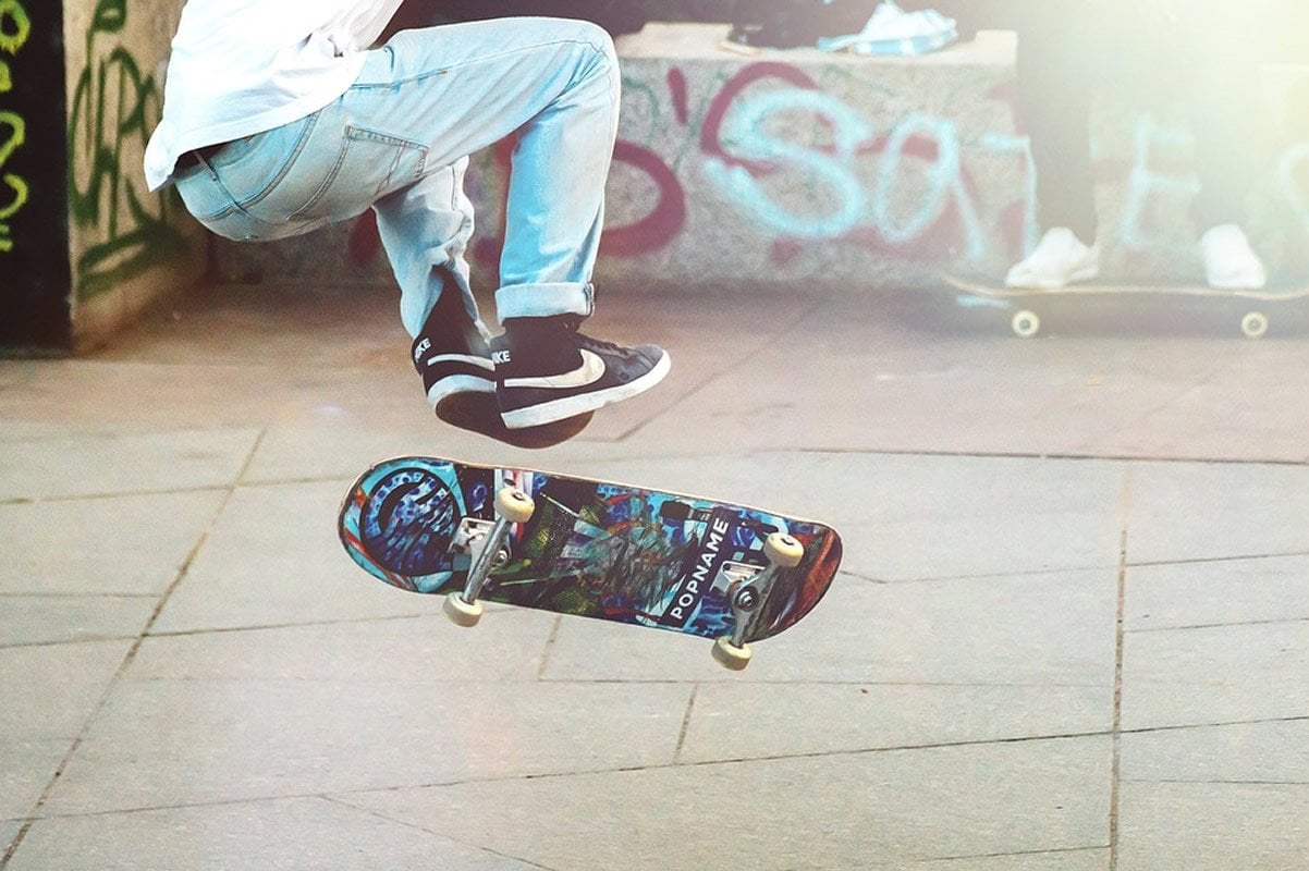 This shows a skateboarder pulling some moves