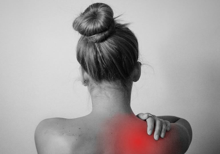 This shows a woman rubbing an inflammed shoulder