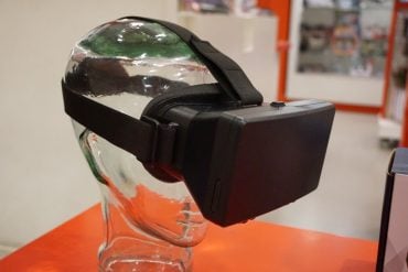 This shows a virtual reality headset