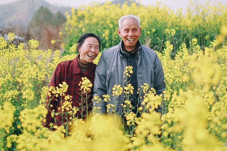 This shows an older couple in a field