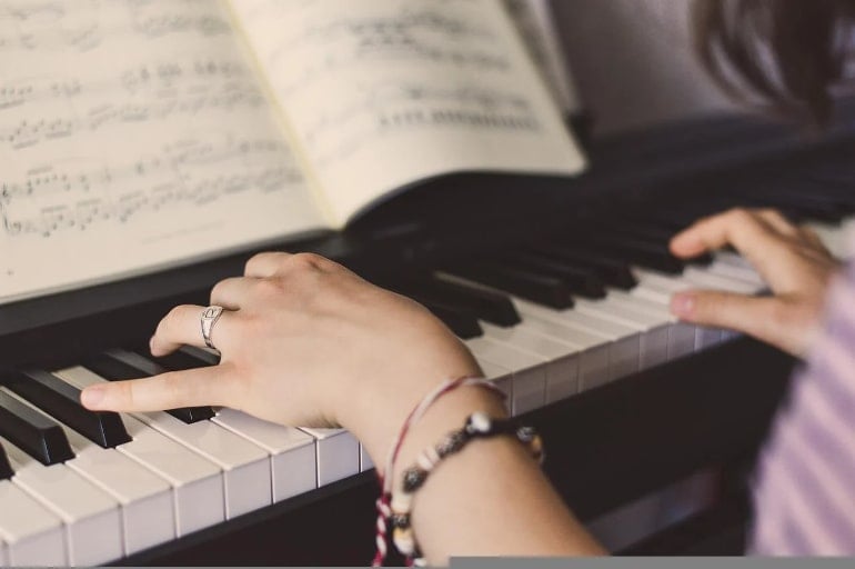 This shows a woman playing the piano