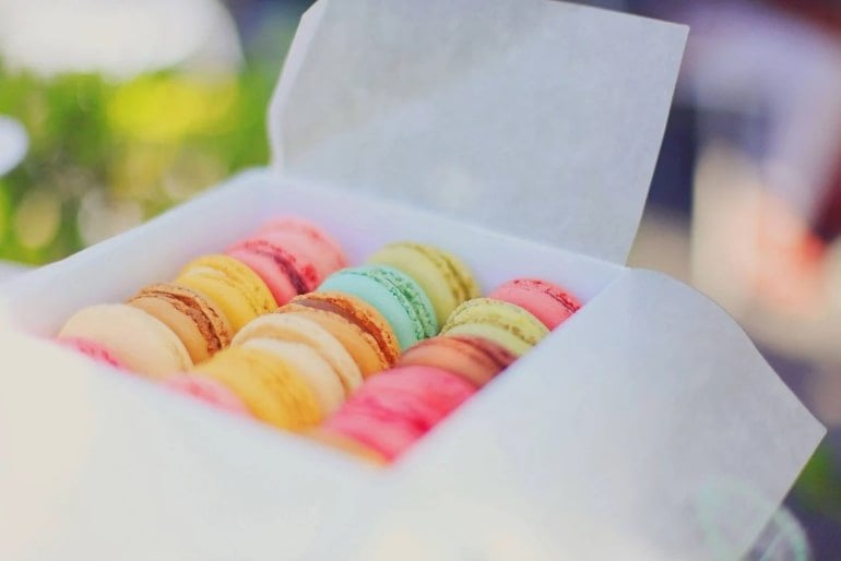 This shows a box of macroons