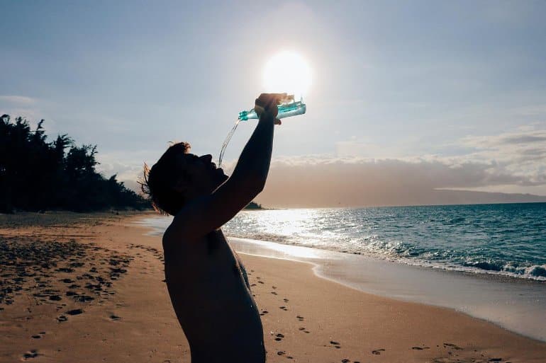 This shows an overheated man on a beach