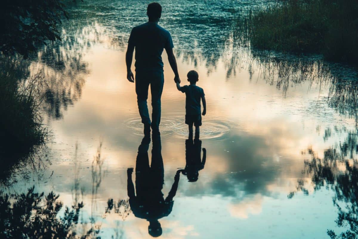 Reflecting on Parents in Therapy Can Shift Childhood Memories - Neuroscience News