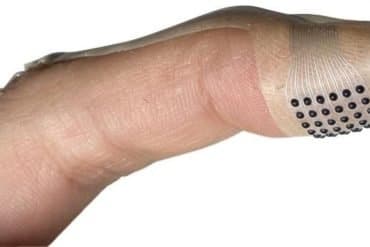 This shows a finger with the sensor on it.