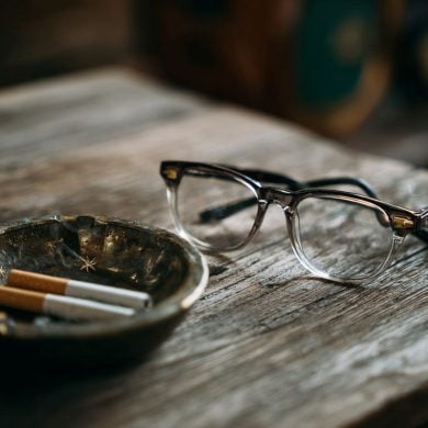 This shows a pair of eye glasses next to an ashtray, symbolizing the connection between smoking and AMD.