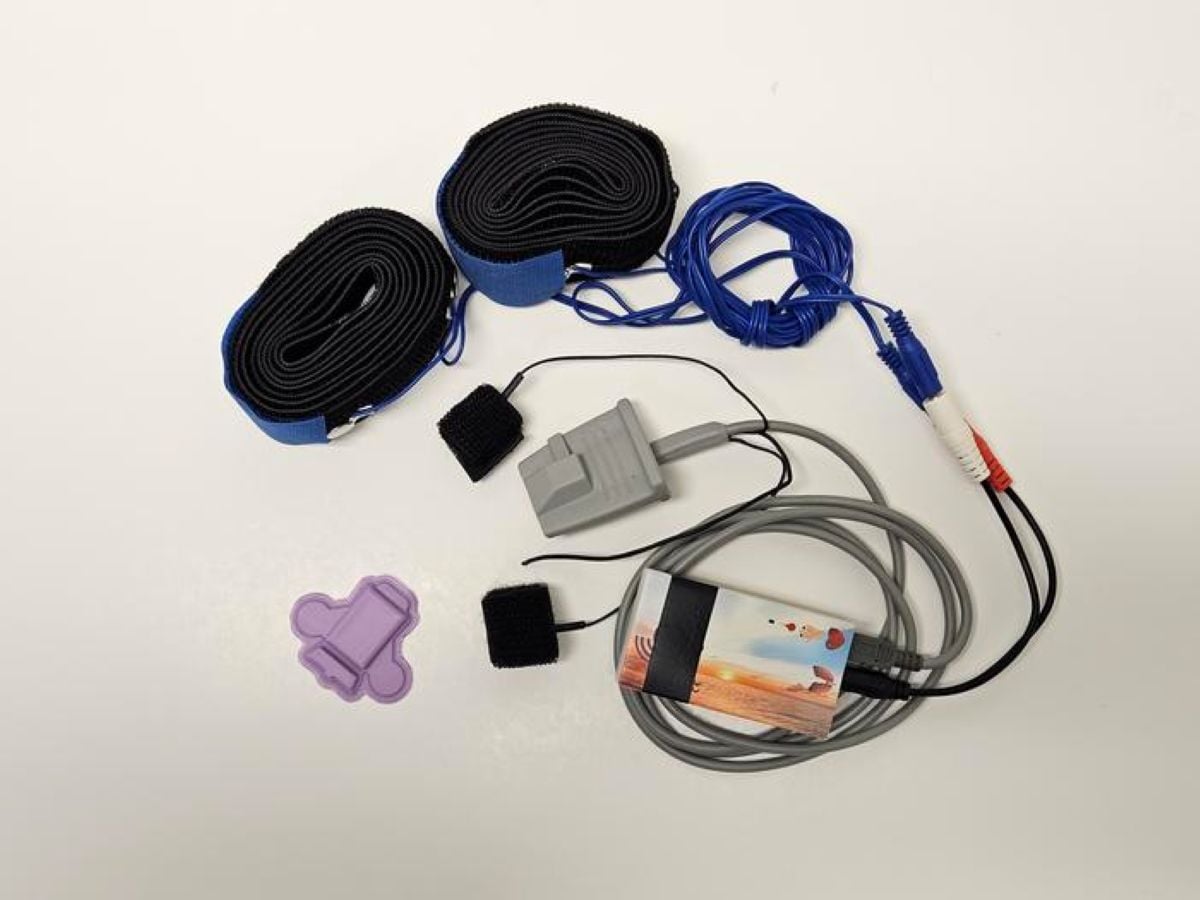 This shows the wearable stress polygraph.