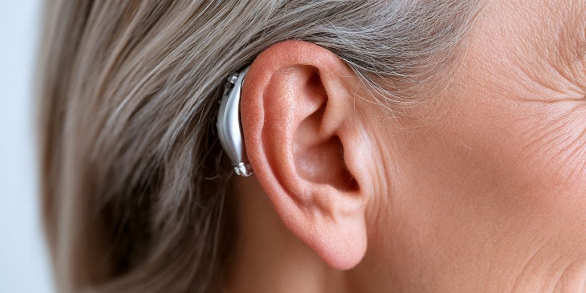 This shows an ear and a hearing aid.