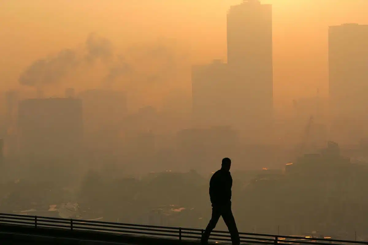 This shows a person in a smog filled city.