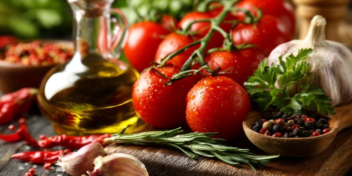 This shows a plate of Mediterranean diet foods.