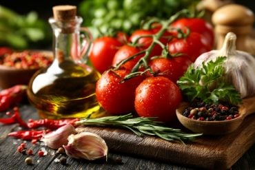 This shows a plate of Mediterranean diet foods.