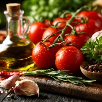 This shows a plate of Mediterranean diet foods.